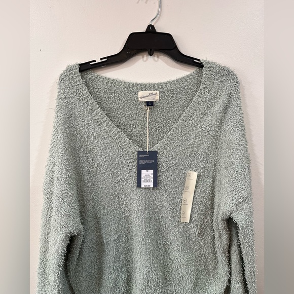 NWT. Universal Thread Womens Pull Over Sweater, Size M, mint green - Picture 2 of 3